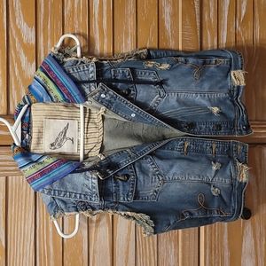 Jean Vest with detachable hood. Size Large